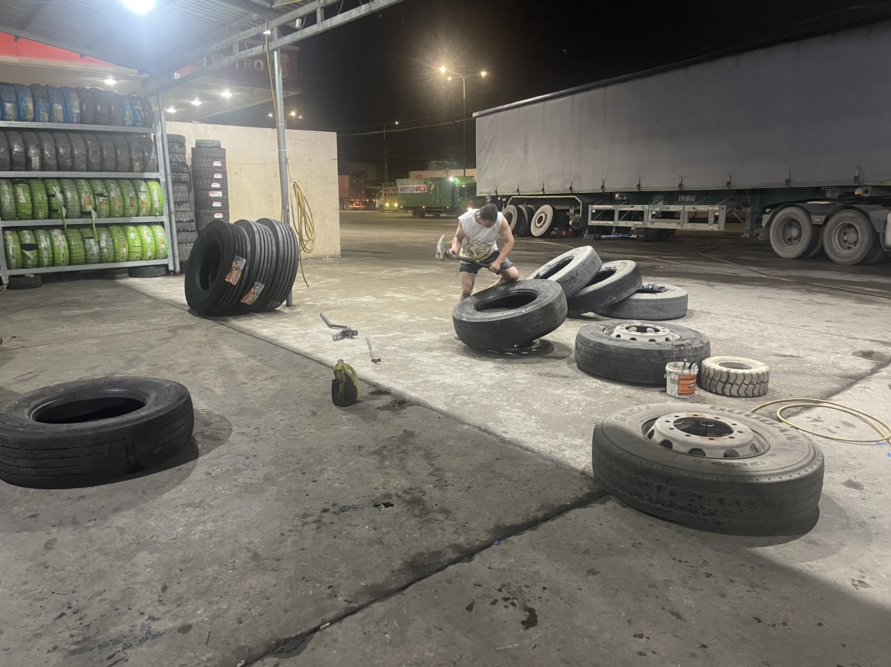 LỐP XE BỊ NỔ VÀ CÁCH KHẮC PHỤC HẬU QUẢ TỐT NHẤT